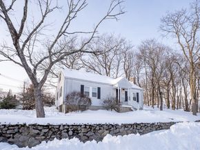 8 Hillview Ter, Westwood MA 02090