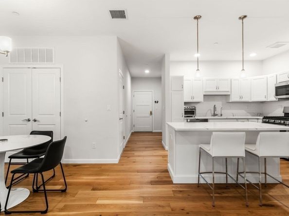 60 Coppersmith Way 304, Canton MA 02021