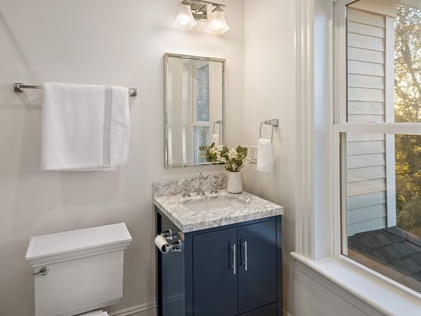 42 Sunhill Ln, Newton MA 02459