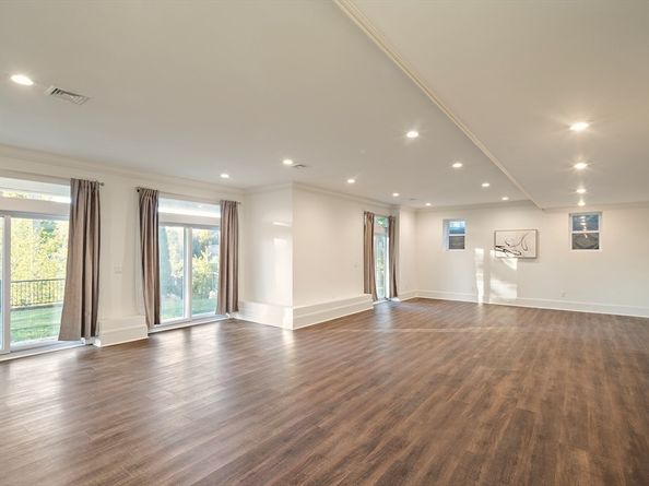 42 Sunhill Ln, Newton MA 02459