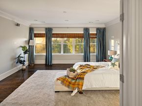 42 Sunhill Ln, Newton MA 02459