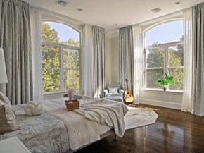 42 Sunhill Ln, Newton MA 02459