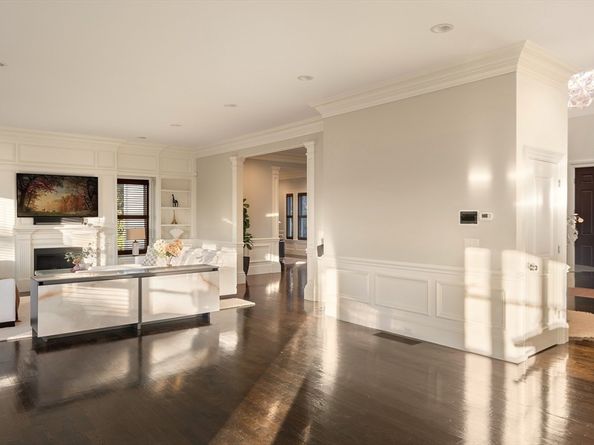 42 Sunhill Ln, Newton MA 02459