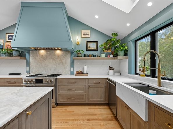4 Ciaramitaro Ct, Gloucester MA 01930