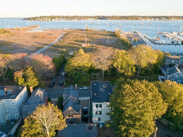 72 Derby St, Salem MA 01970