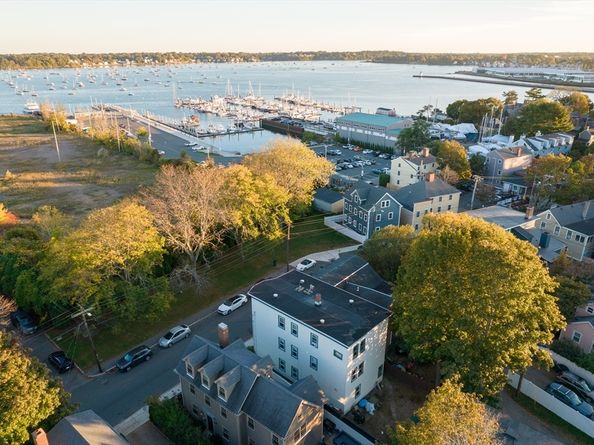 72 Derby St, Salem MA 01970