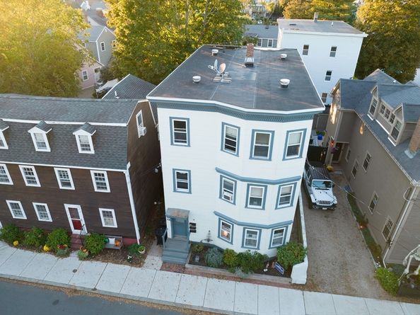72 Derby St, Salem MA 01970