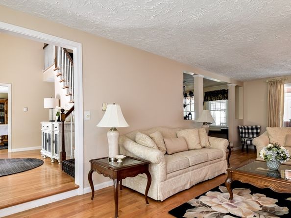 104 Glen St, Natick MA 01760