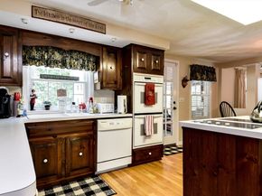 104 Glen St, Natick MA 01760