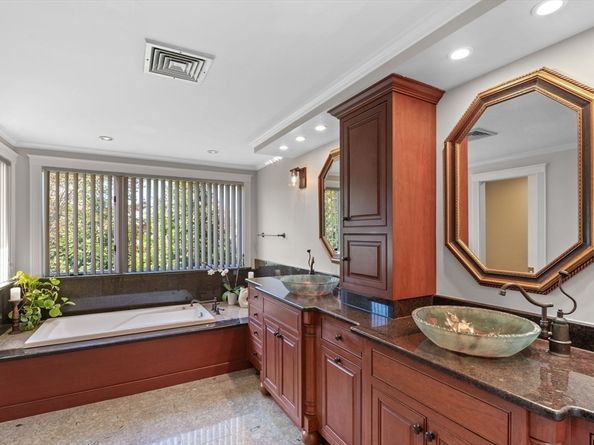 75 Country Club Way, Ipswich MA 01938