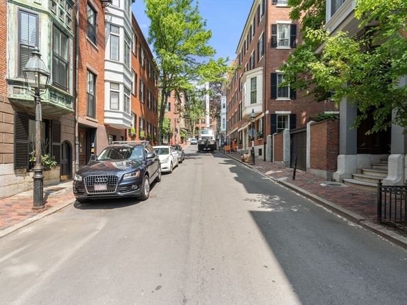 6 Walnut St 3, Boston MA 02108