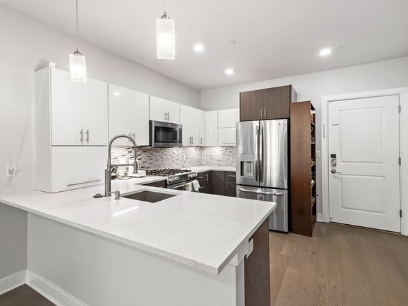 18 Cliveden St 406, Quincy MA 02169