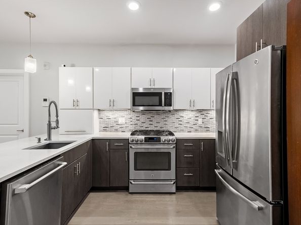 18 Cliveden St 406, Quincy MA 02169