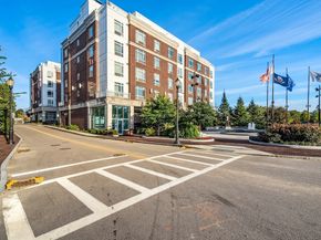 18 Cliveden St 406, Quincy MA 02169
