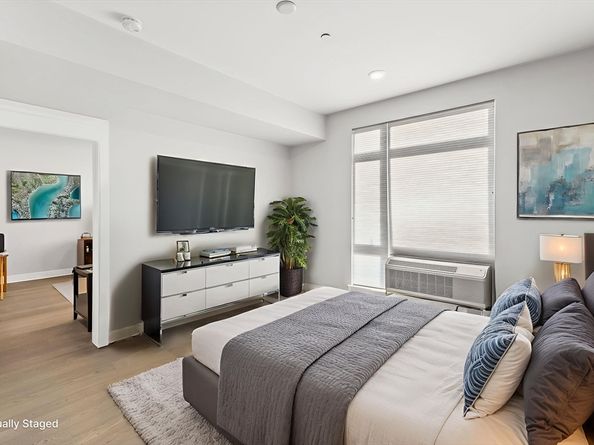 18 Cliveden St 406, Quincy MA 02169