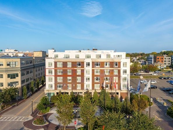 18 Cliveden St 406, Quincy MA 02169