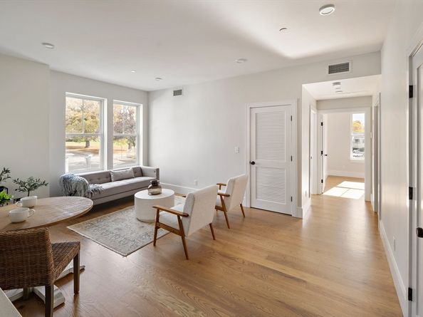 421 High St 205, Medford MA 02155