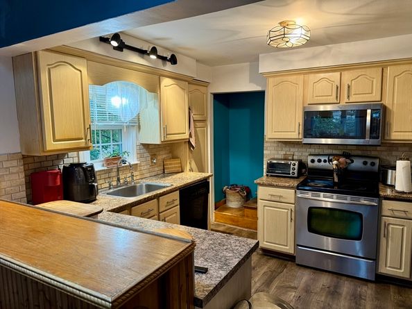 9 Oakwood Ave, Saugus MA 01906