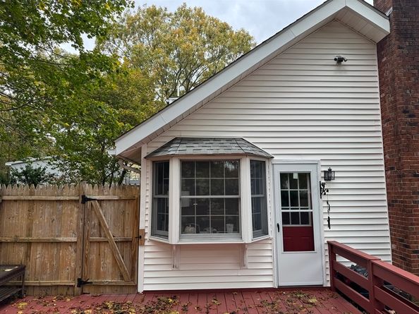 9 Oakwood Ave, Saugus MA 01906