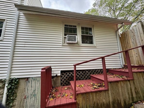 9 Oakwood Ave, Saugus MA 01906