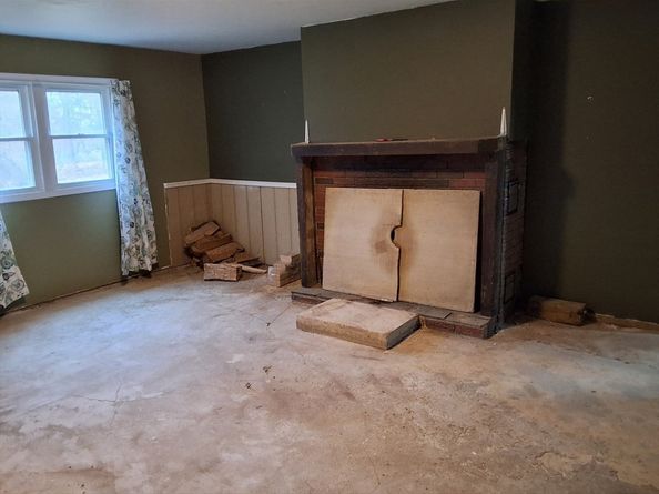 9 John Gilbert Rd, West Brookfield MA 01585