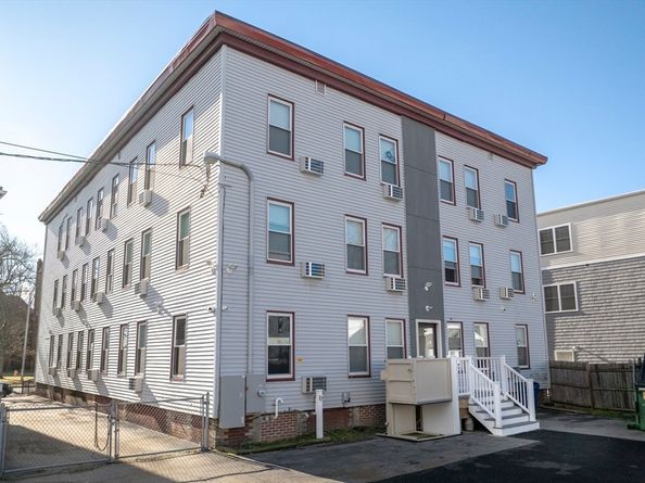 69 N Common St, Lynn MA 01902