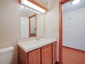 2 Victoria Dr 1, Auburn MA 01501