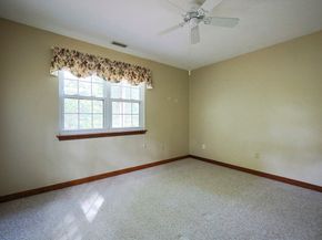 2 Victoria Dr 1, Auburn MA 01501