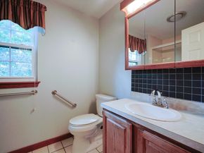 2 Victoria Dr 1, Auburn MA 01501