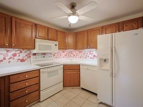 2 Victoria Dr 1, Auburn MA 01501