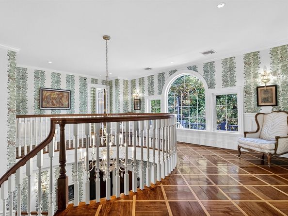 80 Livingston Rd, Wellesley MA 02482