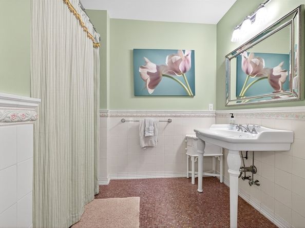 80 Livingston Rd, Wellesley MA 02482