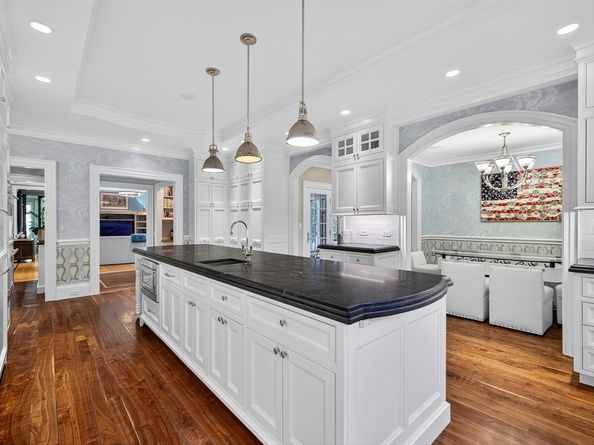 80 Livingston Rd, Wellesley MA 02482