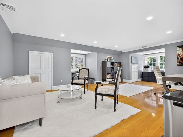 80 Livingston Rd, Wellesley MA 02482