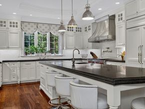 80 Livingston Rd, Wellesley MA 02482