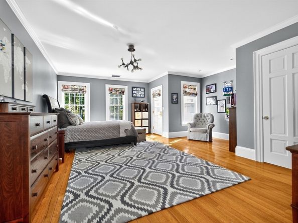 80 Livingston Rd, Wellesley MA 02482