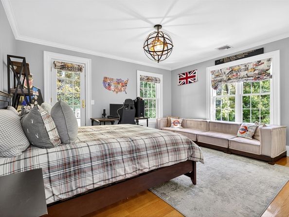 80 Livingston Rd, Wellesley MA 02482