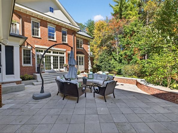 80 Livingston Rd, Wellesley MA 02482