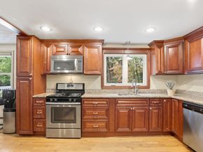 12 Mansfield St, Peabody MA 01960