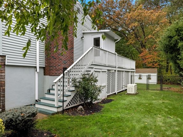 12 Mansfield St, Peabody MA 01960
