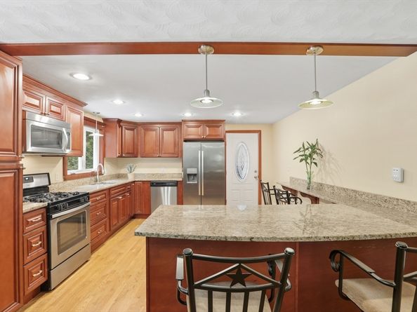 12 Mansfield St, Peabody MA 01960