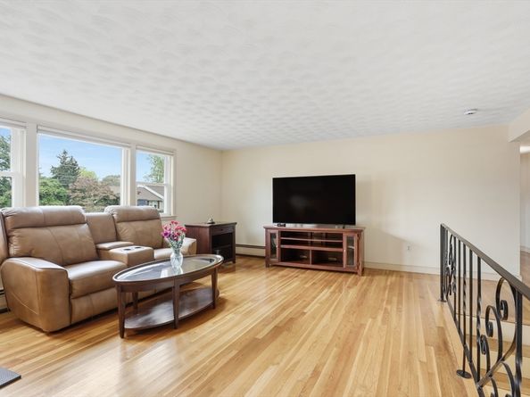 12 Mansfield St, Peabody MA 01960