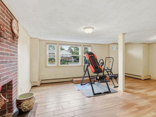 12 Mansfield St, Peabody MA 01960