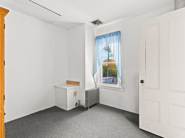 163 S Leyden St, Brockton MA 02302