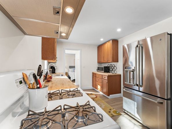1011 Webster St, Needham MA 02492