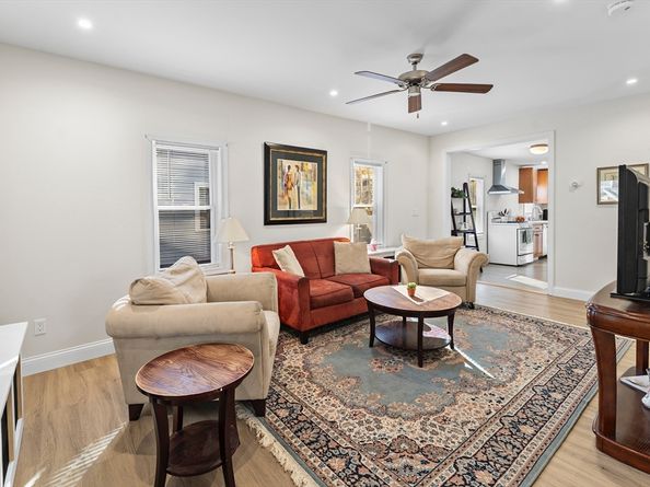 1011 Webster St, Needham MA 02492