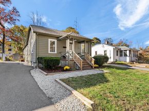 1011 Webster St, Needham MA 02492
