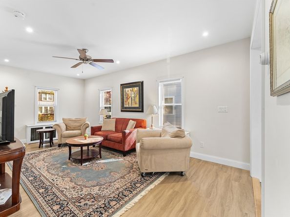 1011 Webster St, Needham MA 02492