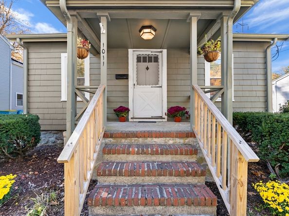 1011 Webster St, Needham MA 02492