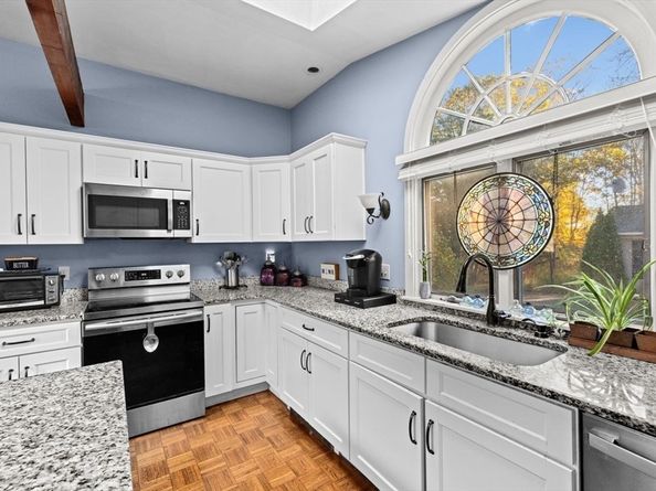 17 Old Oaken Bucket Rd, Scituate MA 02066